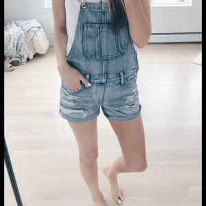 AMERICAN EAGLE DISTRESSED BIB JEAN ROMPER Sz MED